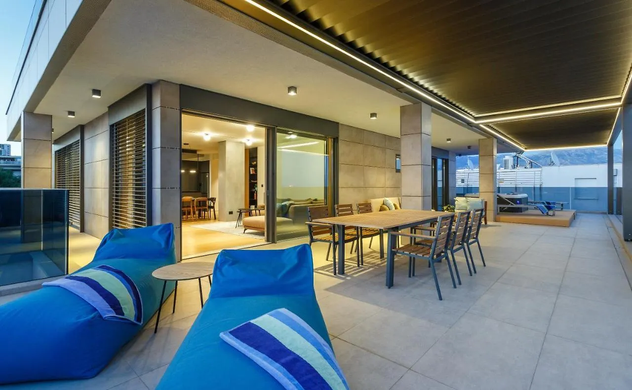 Luxury Penthouse V Apartment Split