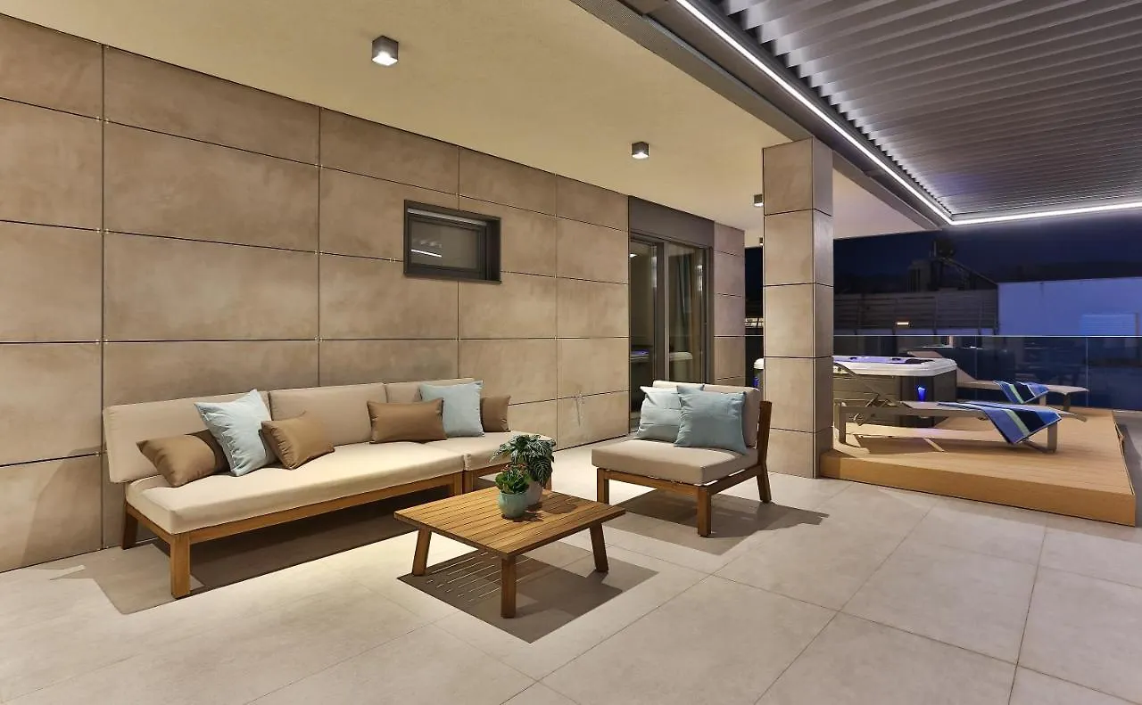 Luxury Penthouse V Apartment Split