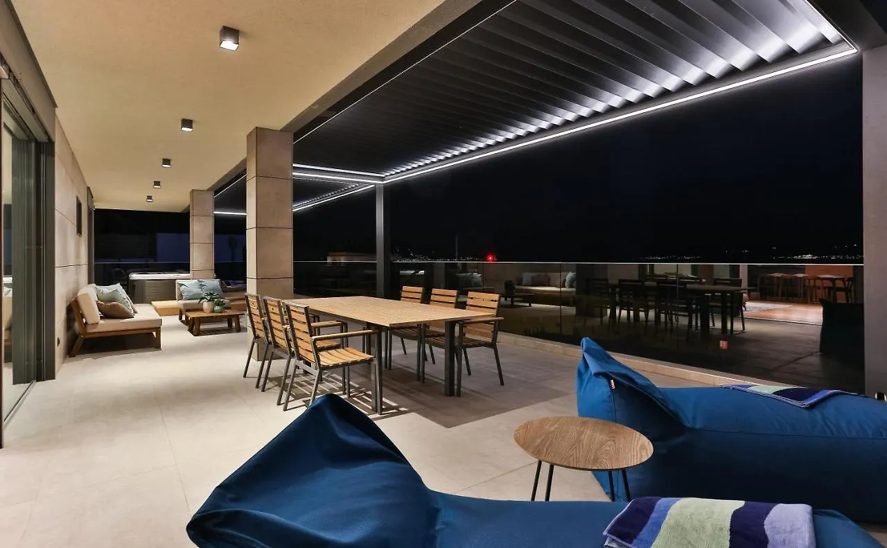Luxury Penthouse V Apartment Split