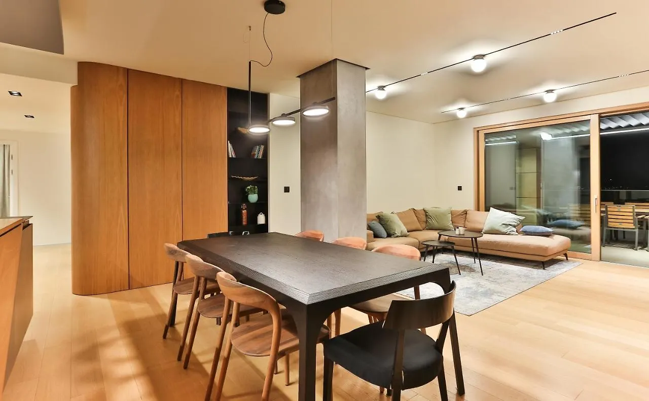 Luxury Penthouse V Apartment Split
