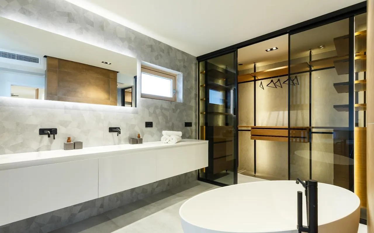 Luxury Penthouse V Apartment Split