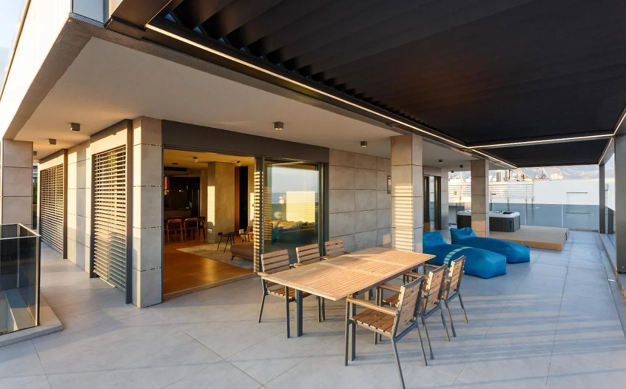 Luxury Penthouse V Apartment Split